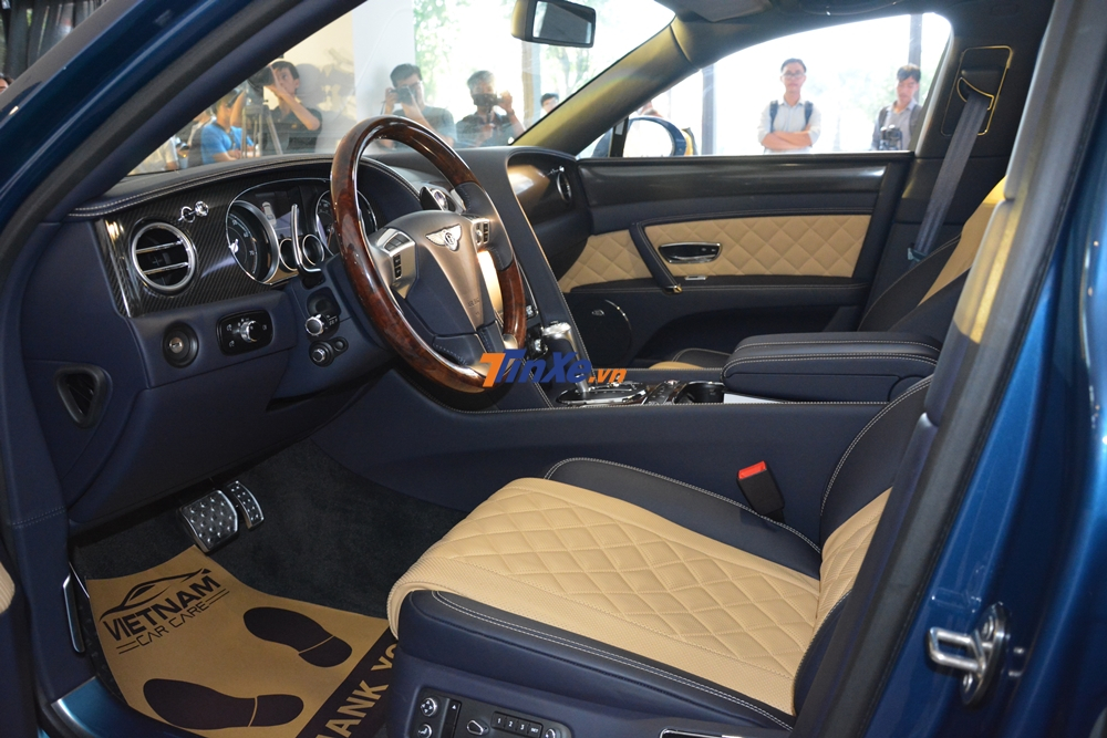 Hãng Bentley Việt Nam đã tự lên cấu hình cho chiếc xe siêu sang Bentley Flying Spur V8 S đầu tiên tại Việt Nam