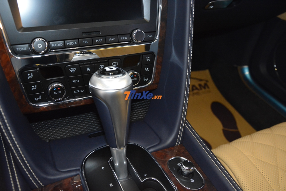 Động cơ kết hợp cùng hộp số tự động ZF 8 cấp và dẫn động 4 bánh toàn thời gian