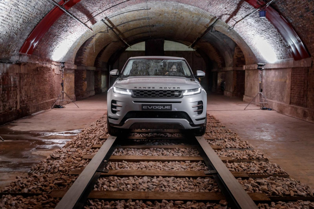Range Rover Evoque 2020 có thiết kế đầu xe tương tự Velar