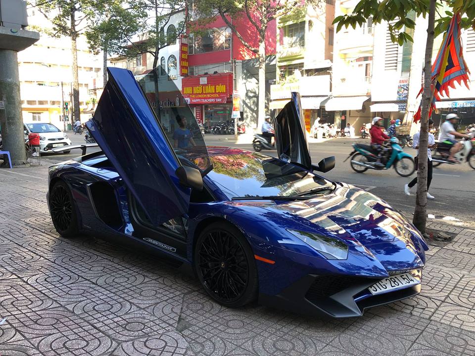 Ngoại hình xe thiết kế lại so với bản tiêu chuẩn