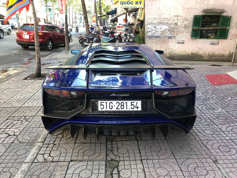 Lamborghini Aventador SV sử dụng khối động cơ V12, dung tích 6,5 lít có công suất tối đa 750 mã lực