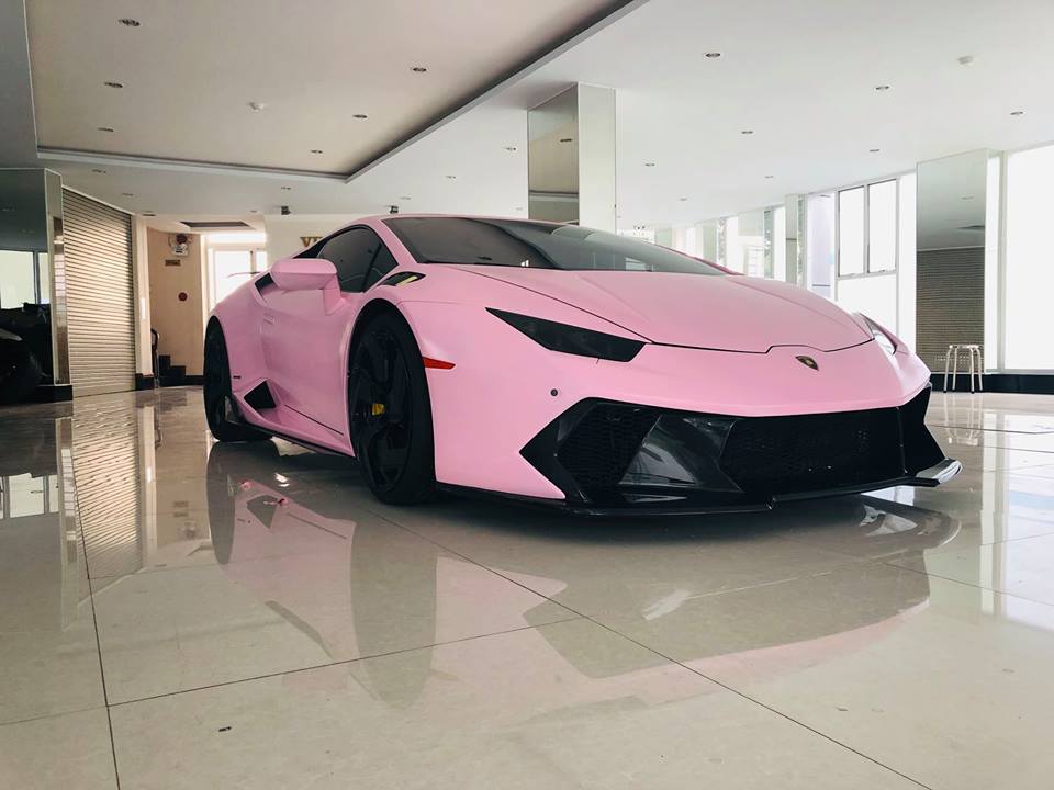 Cận cảnh bộ áo màu hồng của siêu xe Lamborghini Huracan LP610-4 độ độc nhất