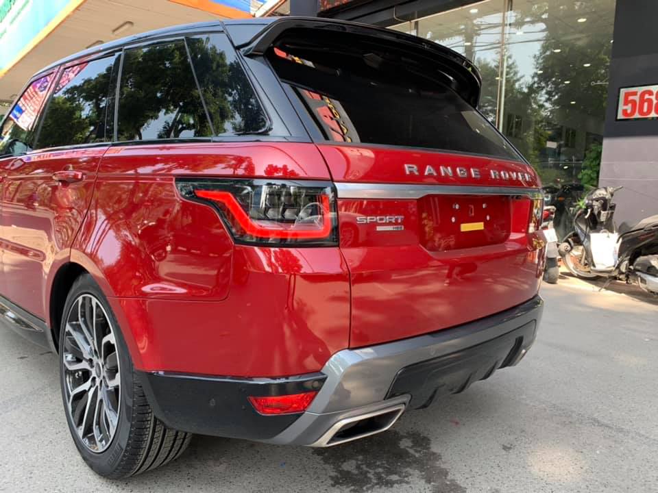 Đèn hậu nằm ngang, khuếch tán sau thể thao và ống xả cỡ lớn