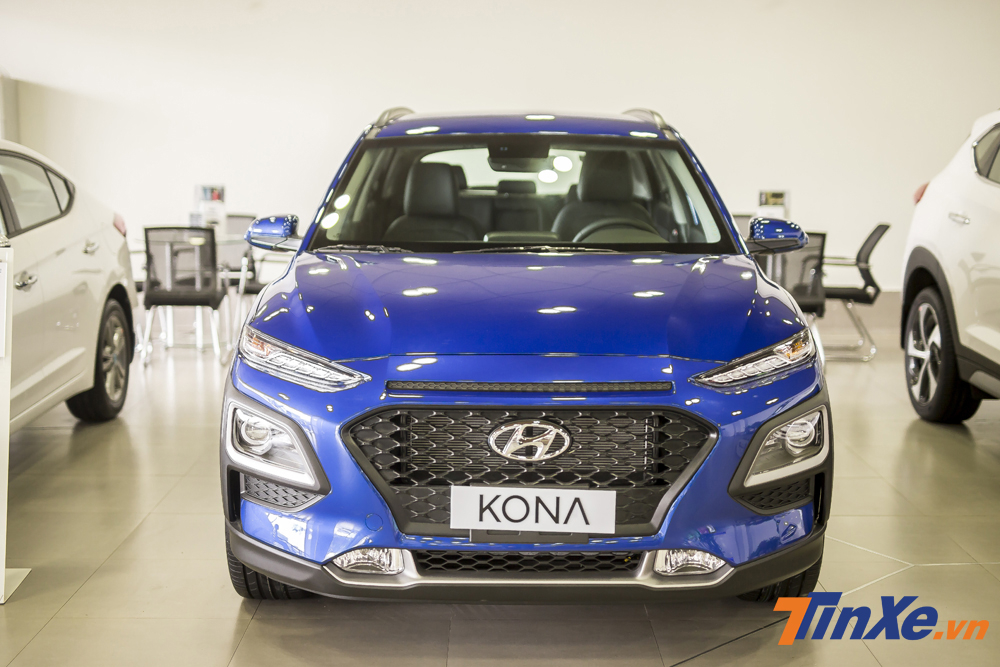 Hyundai Kona còn ghi điểm với hệ thống an toàn rất đồng đều giữa các phiên bản. Hyundai Kona còn ghi điểm với hệ thống an toàn rất đồng đều giữa các phiên bản.