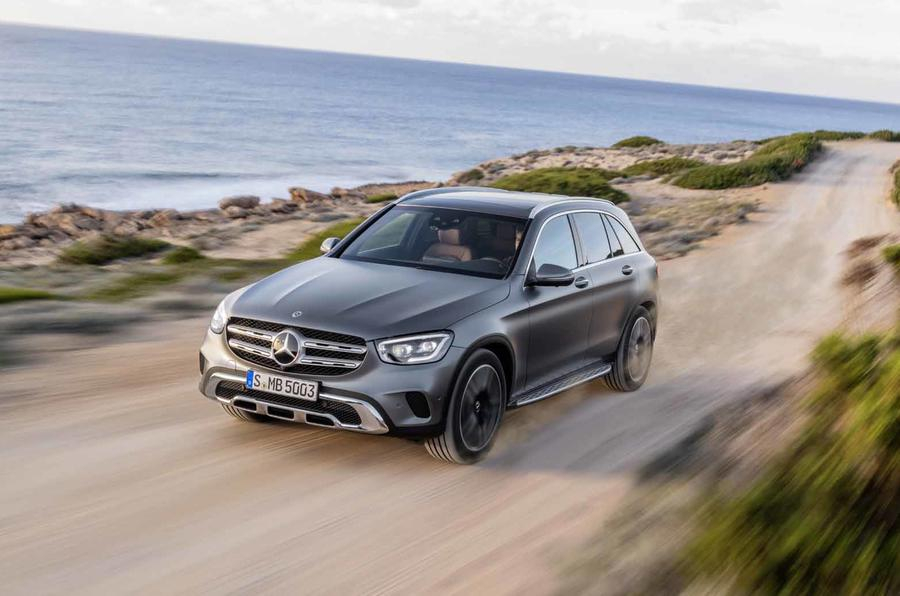 Với hệ dẫn động 4Matic mới được phát triển, Mercedes-Benz GLC 2019 sẽ có khả năng offroad ấn tượng hơn Với hệ dẫn động 4Matic mới được phát triển, Mercedes-Benz GLC 2019 sẽ có khả năng offroad ấn tượng hơn