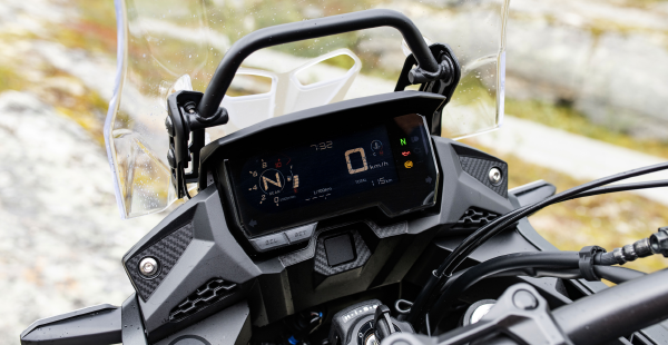 Bảng đồng hồ LCD trên Honda CB500X 2019