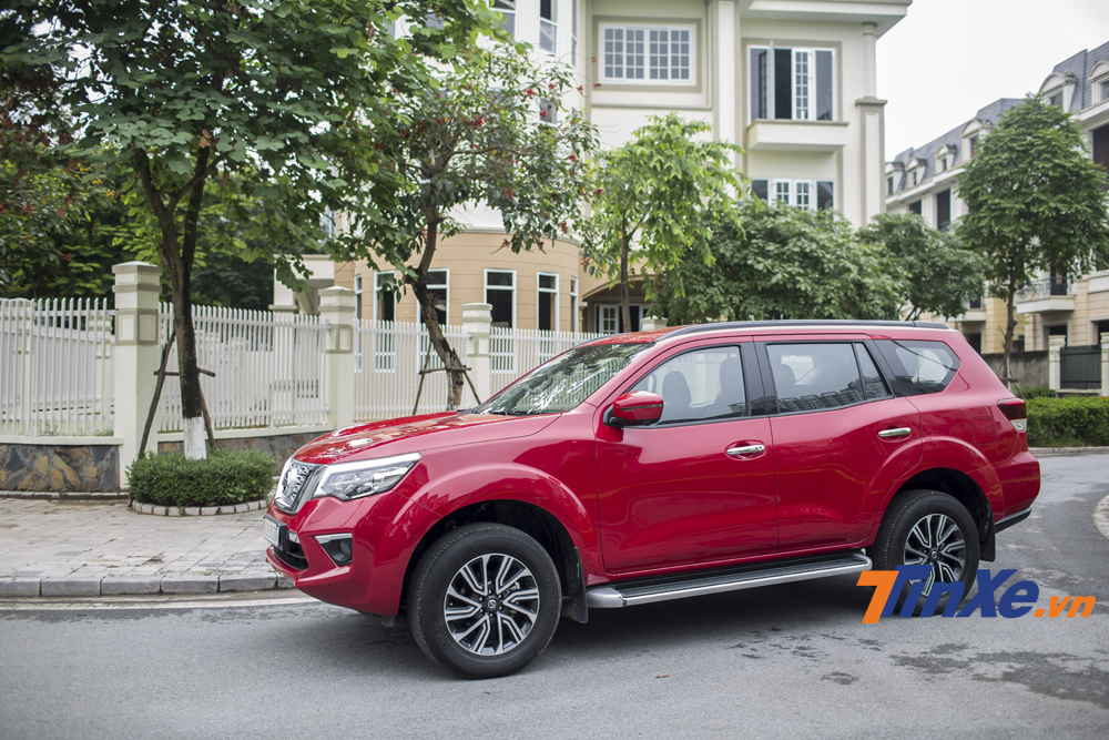 Nissan Terra gây ấn tượng với dáng vẻ bề thế và có những đường nét riêng. Nissan Terra gây ấn tượng với dáng vẻ bề thế và có những đường nét riêng.