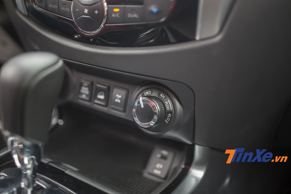 Nissan Terra được trang bị đầy đủ các trang thiết bị an toàn. Cùng với đó là hệ thống dẫn động bốn bánh 4x4 cùng với khoá vi sai cầu sau. Nissan Terra được trang bị đầy đủ các trang thiết bị an toàn. Cùng với đó là hệ thống dẫn động bốn bánh 4x4 cùng với khoá vi sai cầu sau.