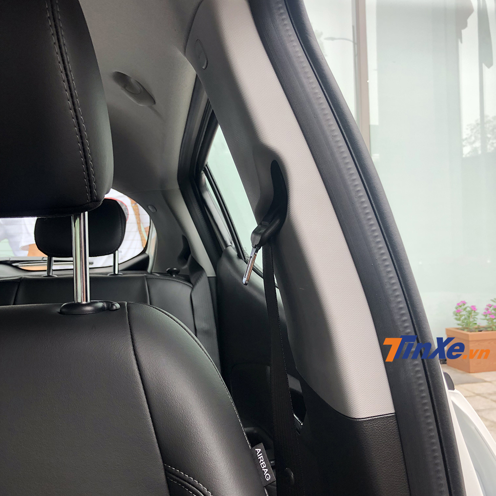 Ở phiên bản đầy đủ, VinFast Fadil được trang bị 6 túi khí bao gồm 2 túi khí trước và 4 túi khí rèm. Ở phiên bản đầy đủ, VinFast Fadil được trang bị 6 túi khí bao gồm 2 túi khí trước và 4 túi khí rèm.
