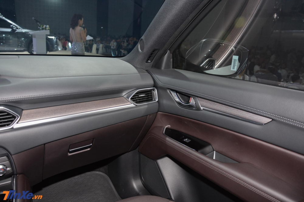 Ngoài ra còn ốp gỗ