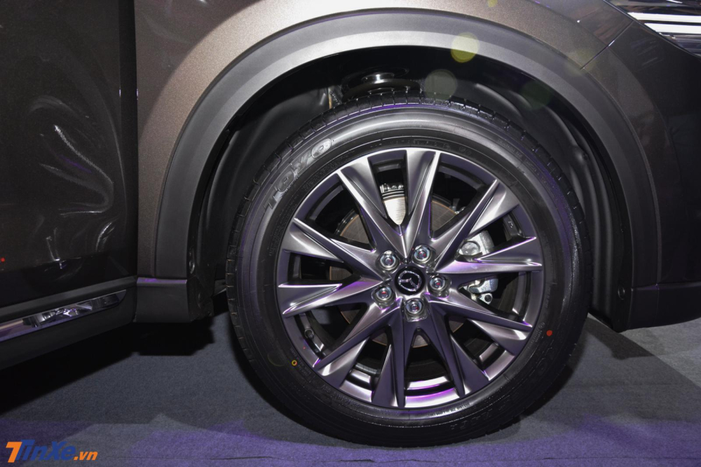 Mâm xe 19 inch thiết kế xoắn kép