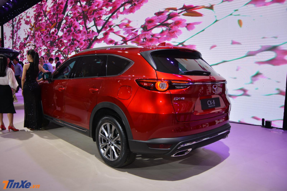3 phiên bản còn lại của Mazda CX-8 là Deluxe, Luxury và Premium có giá bán lần lượt 1.149 tỷ đồng, 1.199 tỷ đồng và 1.349 tỷ đồng 