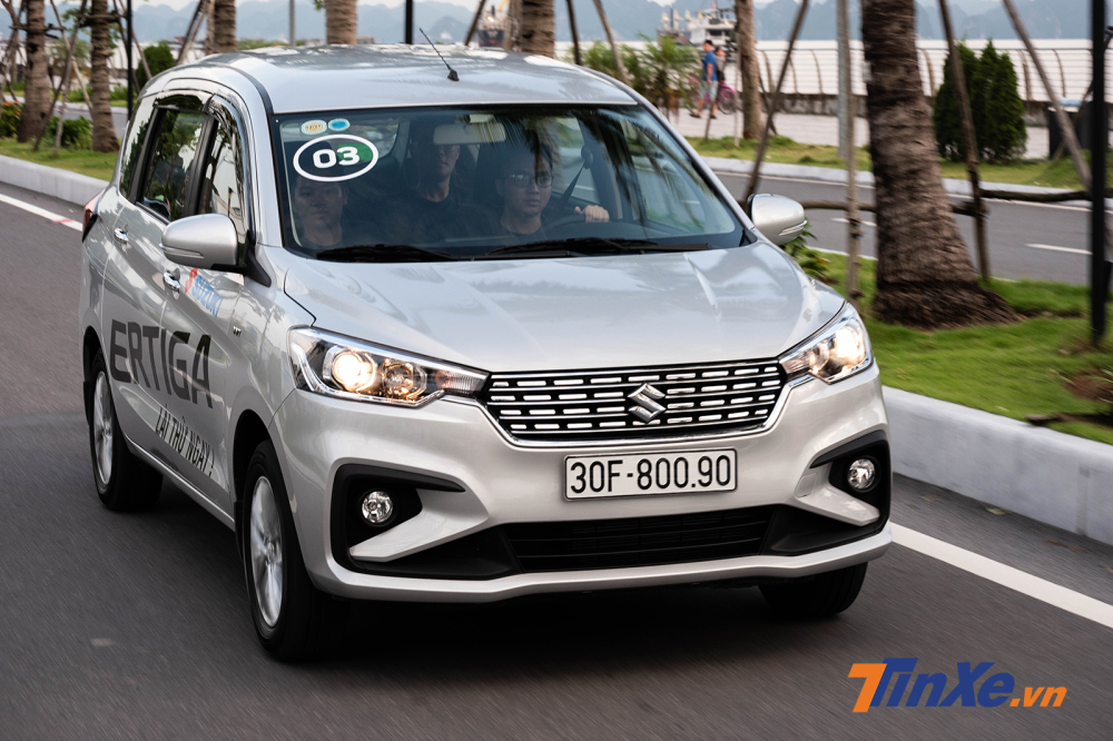 Tổng thể ngoại thất của Suzuki Ertiga 2019 có phần “chững chạc” hơn Mitsubishi Xpander
