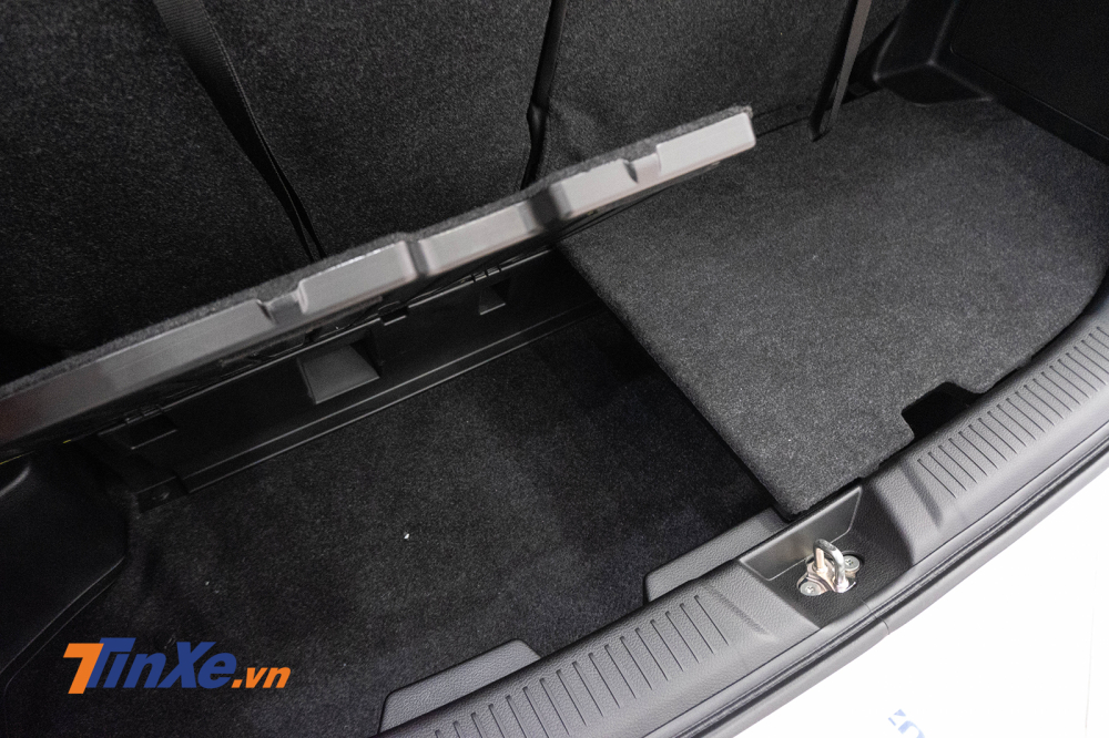 Khu vực cốp sau có 2 tầng