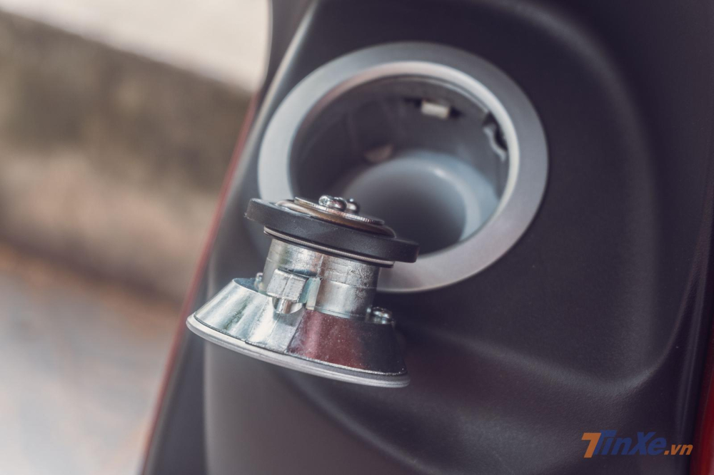 Khu vực nắp xăng Khu vực nắp xăng