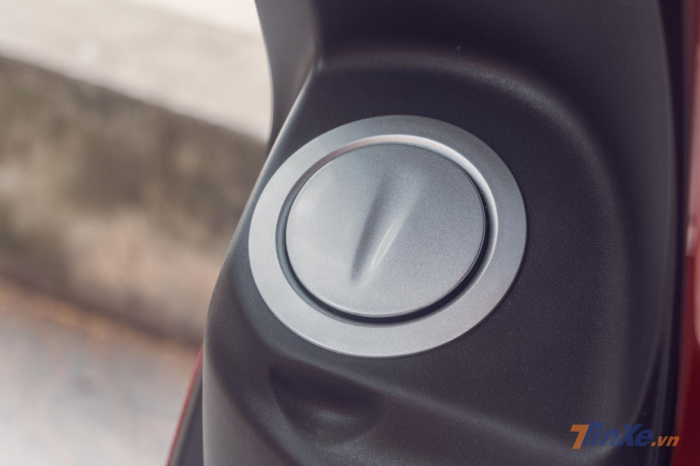 Khu vực nắp xăng Khu vực nắp xăng