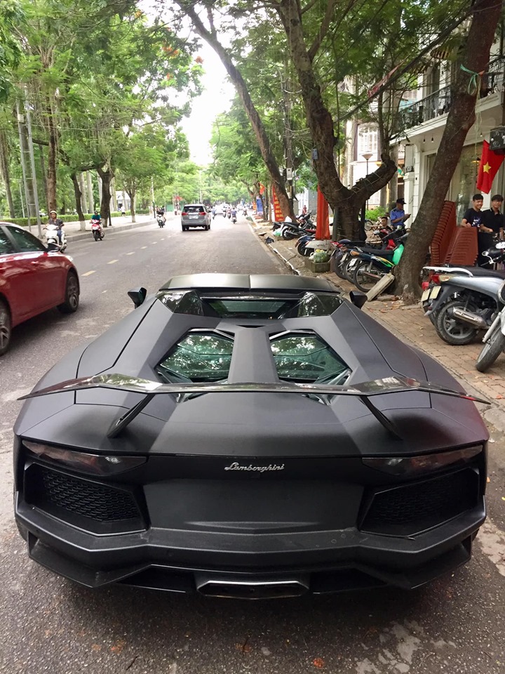 Cánh gió sau cố định bằng sợi carbon của Novitec Cánh gió sau cố định bằng sợi carbon của Novitec