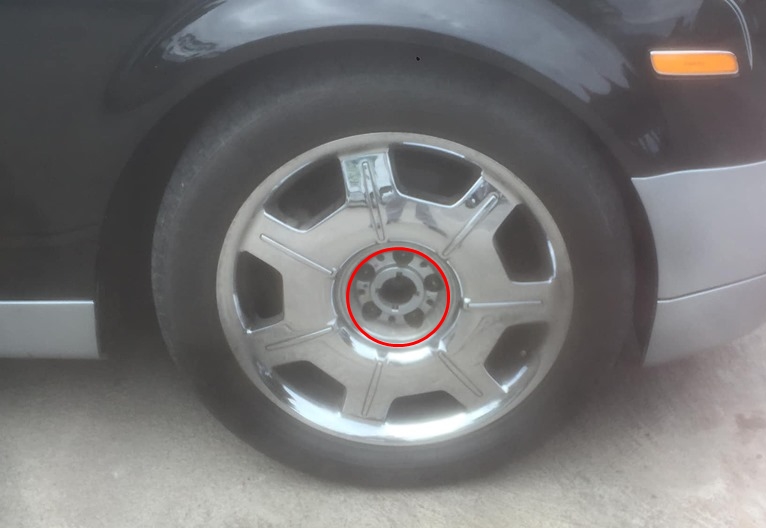 Đây là chiếc xe siêu sang Rolls-Royce Phantom thứ 2 của Chủ tịch Trung Nguyên bị trộm logo