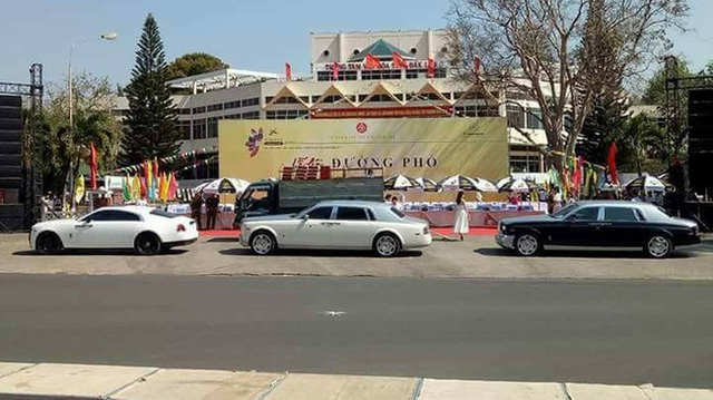 Bộ 3 xe Rolls-Royce của ông Đặng Lê Nguyên Vũ tại lễ hội cà phê Buôn Ma Thuột 2017