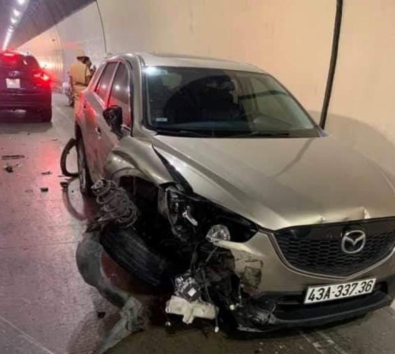 Chiếc Mazda CX-5 do đối tượng Dương điều khiển, gây tai nạn liên hoàn Chiếc Mazda CX-5 do đối tượng Dương điều khiển, gây tai nạn liên hoàn