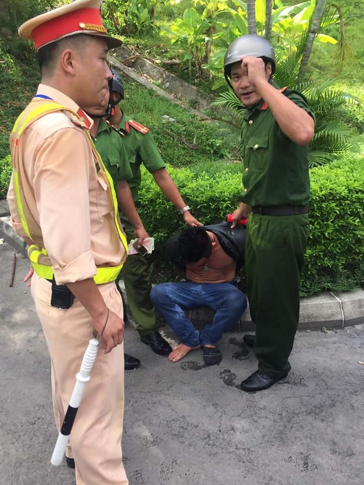 Đối tượng Dương bị lực lượng chức năng bắt giữ Đối tượng Dương bị lực lượng chức năng bắt giữ
