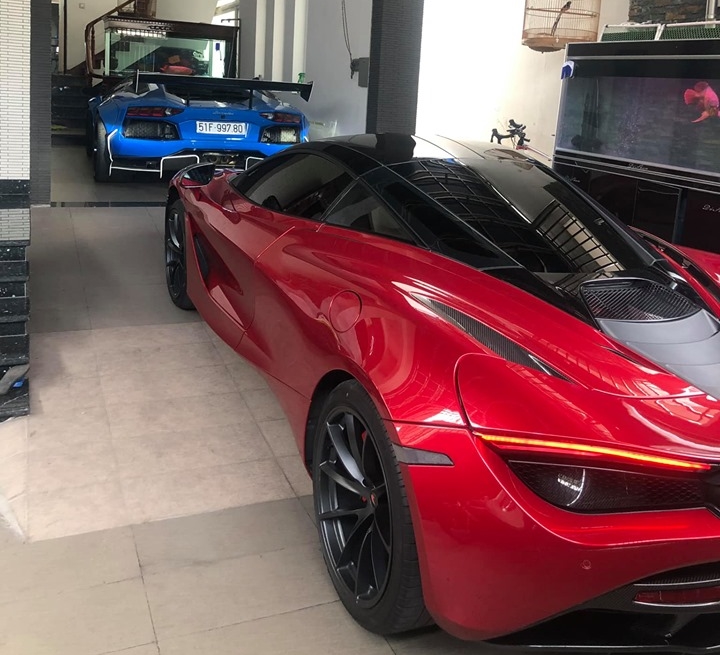 McLaren 720S đỏ Memphis sánh đôi cùng Lamborghini Aventador Limited Edition 50 độ Liberty Walk chỉ có 50 chiếc trên thế giới hiện thuộc sở hữu của doanh nhân Vũng Tàu