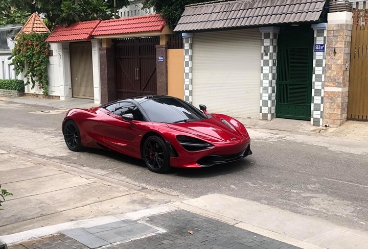 Trước đó, doanh nhân Vũng Tàu đã mượn siêu xe McLaren 720S đỏ Memphis của bạn để chạy thử