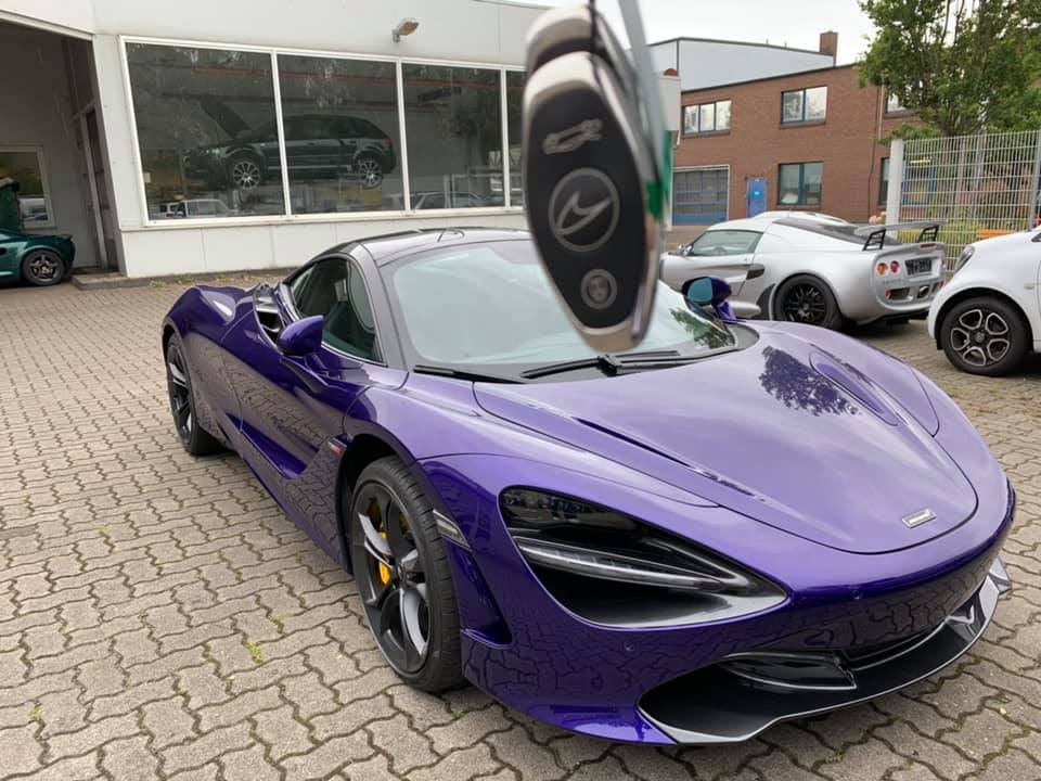 Chiếc siêu xe McLaren 720S màu tím cực độc được cho của doanh nhân Vũng Tàu mua lại từ đại lý xe ở Đức