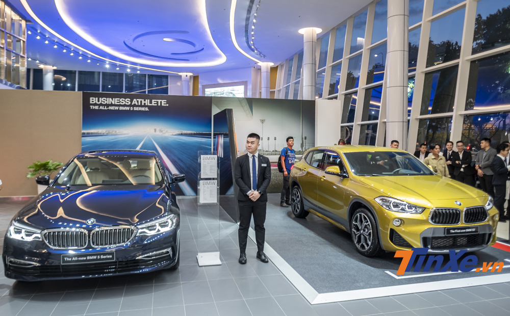 Hàng loạt các mẫu xe mới của BMW, BMW Motorrad và MINI sẽ đều được trưng bày tại đây. Hàng loạt các mẫu xe mới của BMW, BMW Motorrad và MINI sẽ đều được trưng bày tại đây.