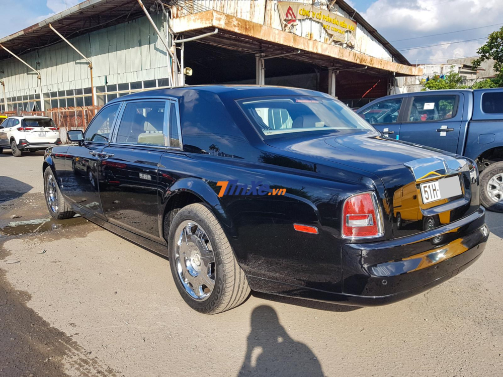 Trường hợp thứ hai rất có thể là chụp mâm này bị hư nên những người thợ phải tháo ra sửa chữa nhưng chưa kịp lắp vào để chủ nhân có thể đem xe đi đăng kiểm biển số mới