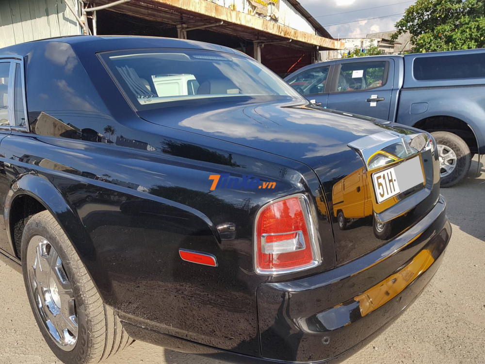 Những chiếc Rolls-Royce Phantom VII thuộc thế hệ đầu tiên được trang bị khối động cơ V12, dung tích 6.75 lít