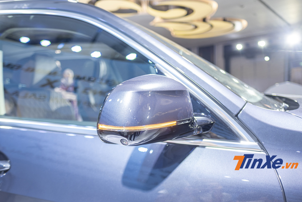 Gương chiếu hậu tích hợp đèn báo rẽ dạng LED và camera 360 độ, điều này sẽ mang lại tính năng 3D View rất thú vị, tiện dụng cho BMW X7.