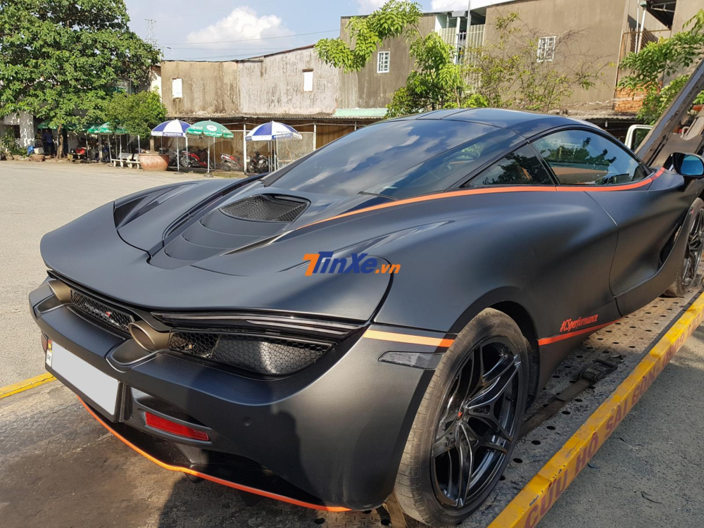 Màu áo mới của chiếc McLaren 720S này lấy cảm hứng từ Batman