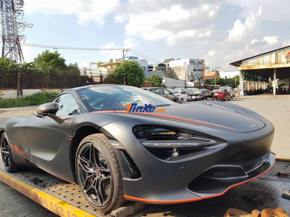 Đây là lần thứ 2 siêu xe McLaren 720S thay áo Batman