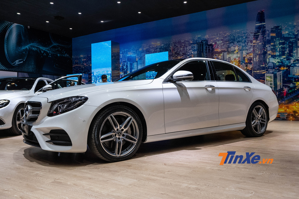 Mercedes-Benz E 350 AMG 2019 có thiết kế ngoại thất không khác gì so với E 300 AMG trước đây