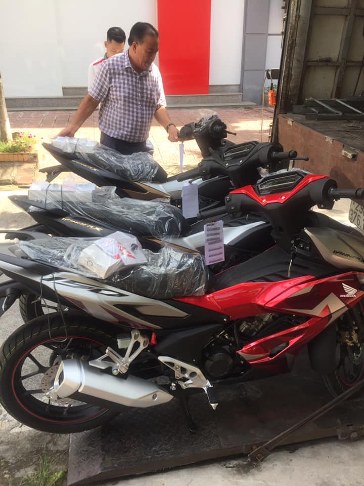 Xe được đưa về đại lý ở khắp các tỉnh thành trên toàn quốc Xe được đưa về đại lý ở khắp các tỉnh thành trên toàn quốc