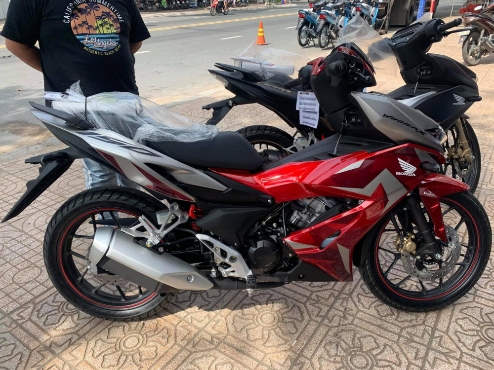 Honda Winner X ồ ạt về đại lý trước ngày bán chính thức 16/7 Honda Winner X ồ ạt về đại lý trước ngày bán chính thức 16/7