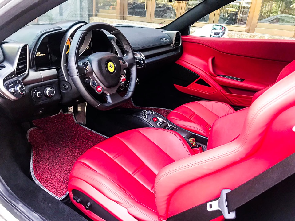 Nội thất siêu xe Ferrari 458 Spider mới xuất hiện tại Nghệ An
