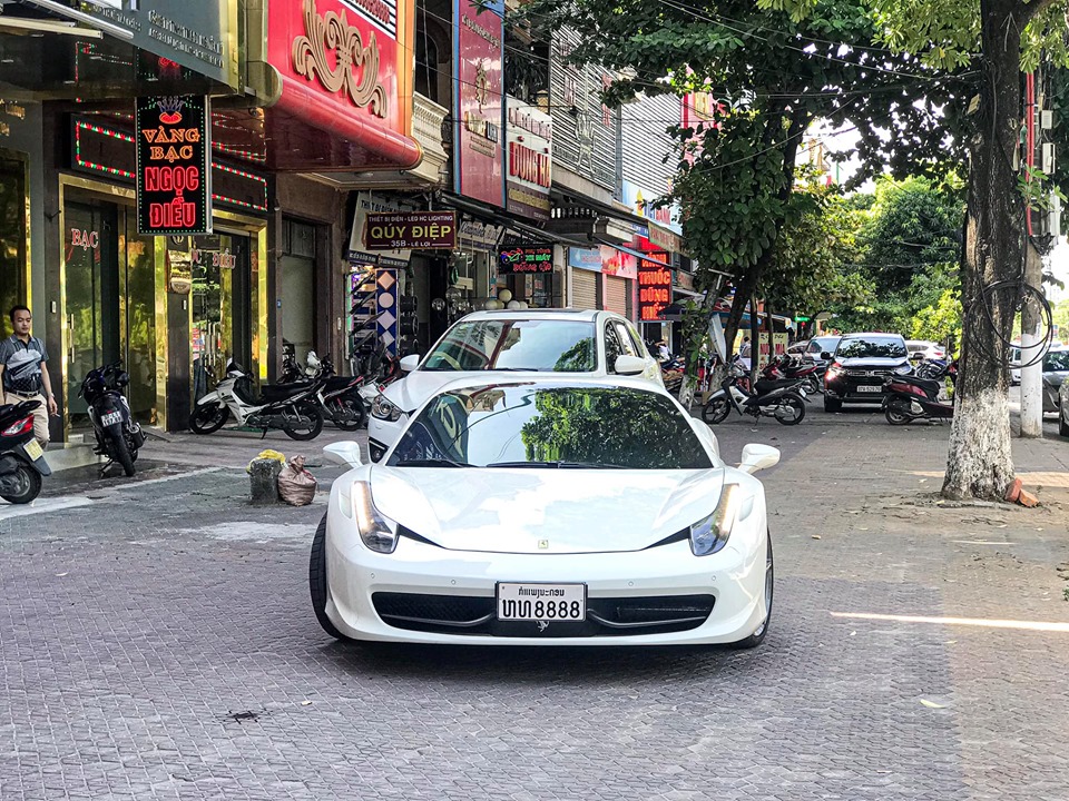 Siêu xe Ferrari 458 Spider này mang biển số nước Lào