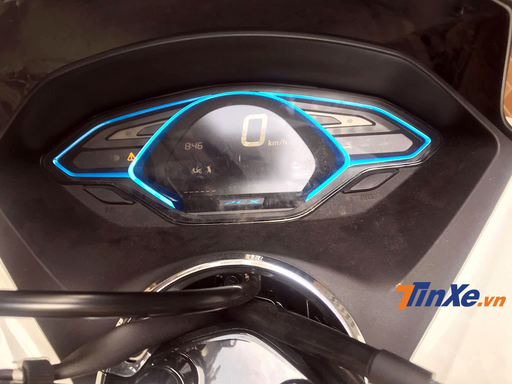 Honda PCX Electric vẫn được trang bị đồng hồ điện tử tương tự người anh em sử dụng động cơ xăng. Honda PCX Electric vẫn được trang bị đồng hồ điện tử tương tự người anh em sử dụng động cơ xăng.