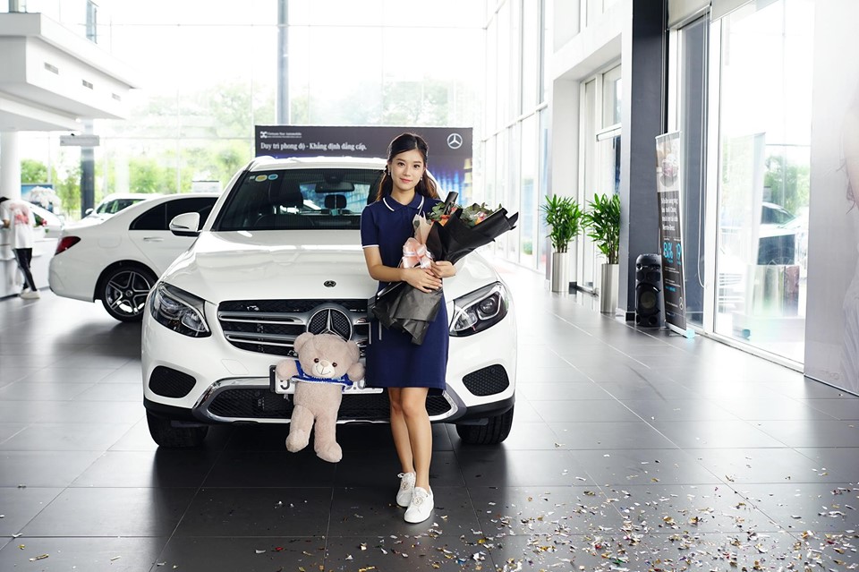 Ở tuổi 24, Hoàng Yến Chibi đã tậu Mercedes-Benz GLC 200 có giá 2 tỷ đồng Ở tuổi 24, Hoàng Yến Chibi đã tậu Mercedes-Benz GLC 200 có giá 2 tỷ đồng