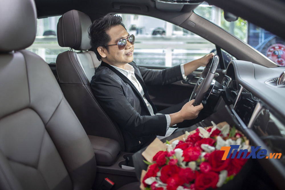 Nam ca sĩ Trọng Tấn ghi tên mình vào danh sách những ngôi sao đang sở hữu xe Porsche.