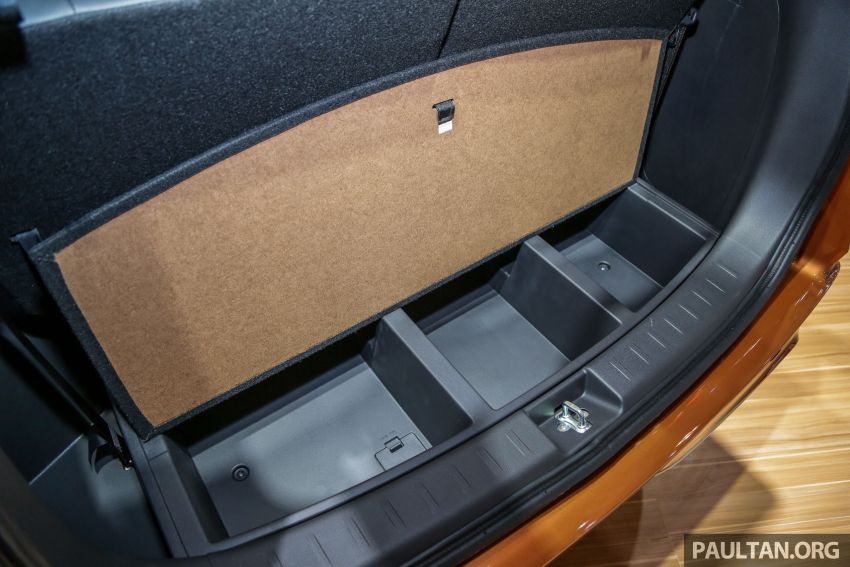 Ngăn chứa đồ bên dưới sàn khoang hành lý