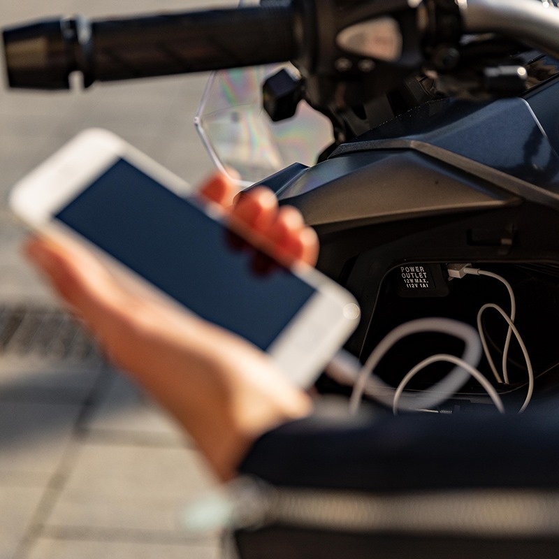 Sở hữu cổng sạc USB tiện lợi ở cốp trái phía trước xe Sở hữu cổng sạc USB tiện lợi ở cốp trái phía trước xe