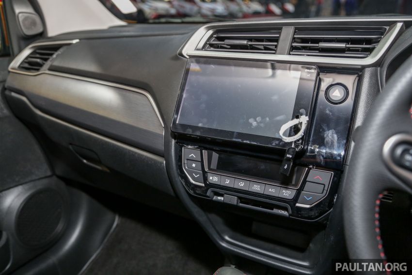 Màn hình cảm ứng 8 inch của hệ thống thông tin giải trí