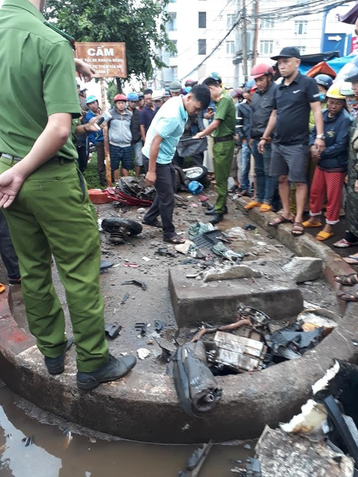 Nhiều chiếc xe máy nằm la liệt tại hiện trường Nhiều chiếc xe máy nằm la liệt tại hiện trường