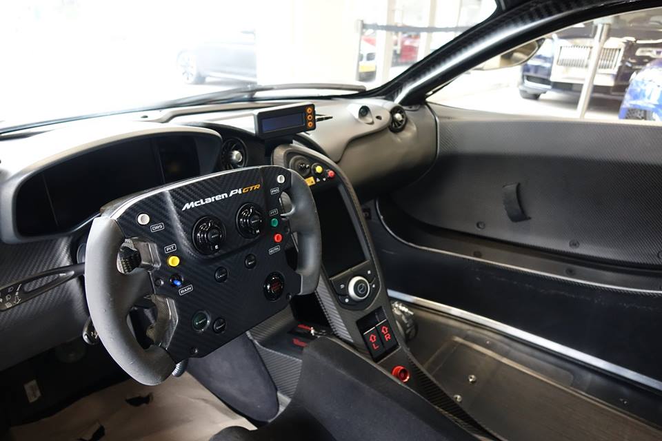 Vô-lăng xe đua của McLaren P1 GTR Vô-lăng xe đua của McLaren P1 GTR