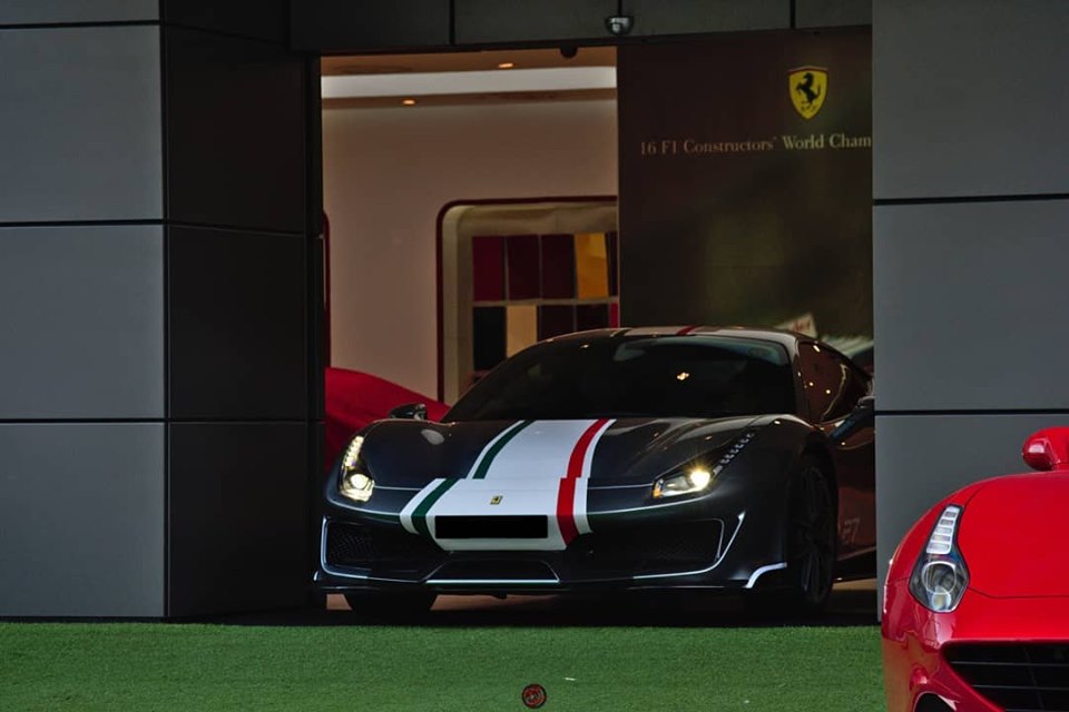 Đây cũng là siêu xe Ferrari 488 Pista Piloti đầu tiên tại thị trường Đông Nam Á Đây cũng là siêu xe Ferrari 488 Pista Piloti đầu tiên tại thị trường Đông Nam Á