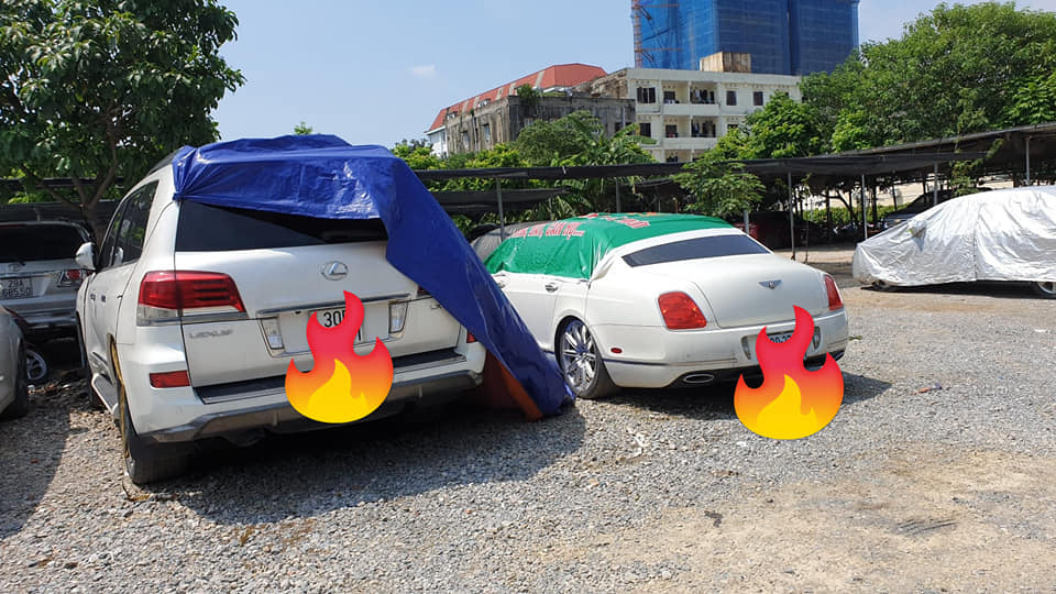 Xe siêu sang Bentley và Lexus LX570 biển Hà Nội bị chủ bỏ rơi ngoài bãi xe hơn nửa năm