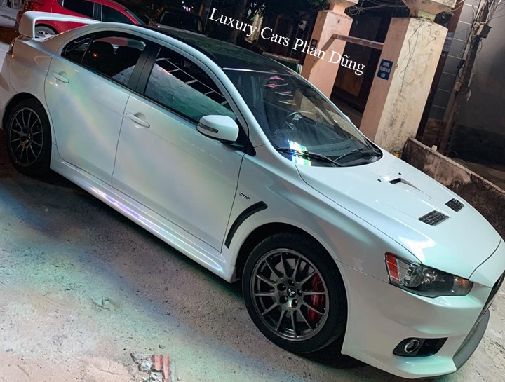 Mitsubishi Lancer EVO Final Edition độc nhất Việt Nam mang màu sơn trắng Mitsubishi Lancer EVO Final Edition độc nhất Việt Nam mang màu sơn trắng